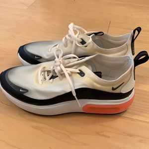 Nike Airmax lifestyle sneakers